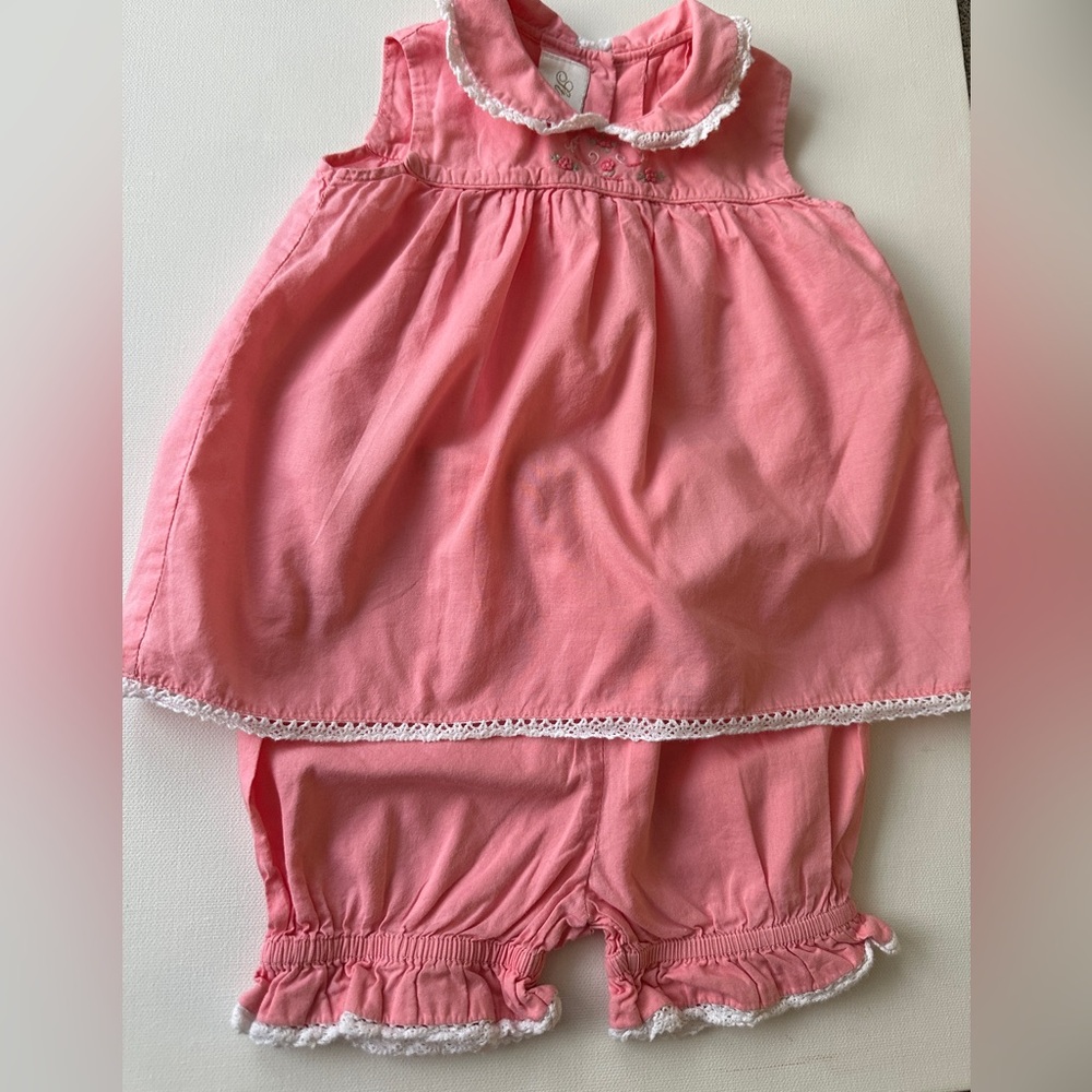 Strasburg Girl’s 2 piece soft coral tunic matching bloomers.  Size 12M.